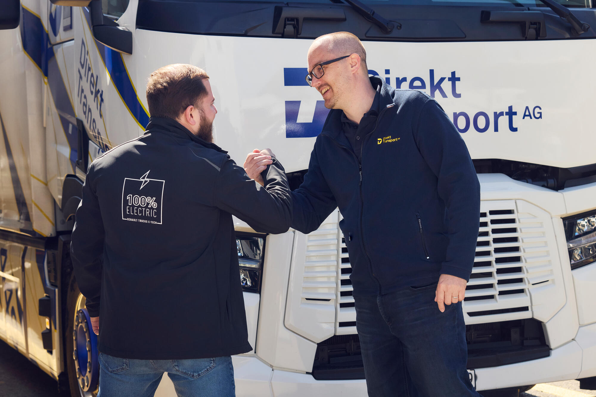 Renault Trucks is producing a series of customer testimonials highlighting: - its expertise in supporting companies in decarbonising their transport fleets, - the concrete benefits for customers (environmental, economic, operational) of our advisory/consulting approach throughout their decarbonisation project, - the role of our company as a trusted partner in these complex projects.