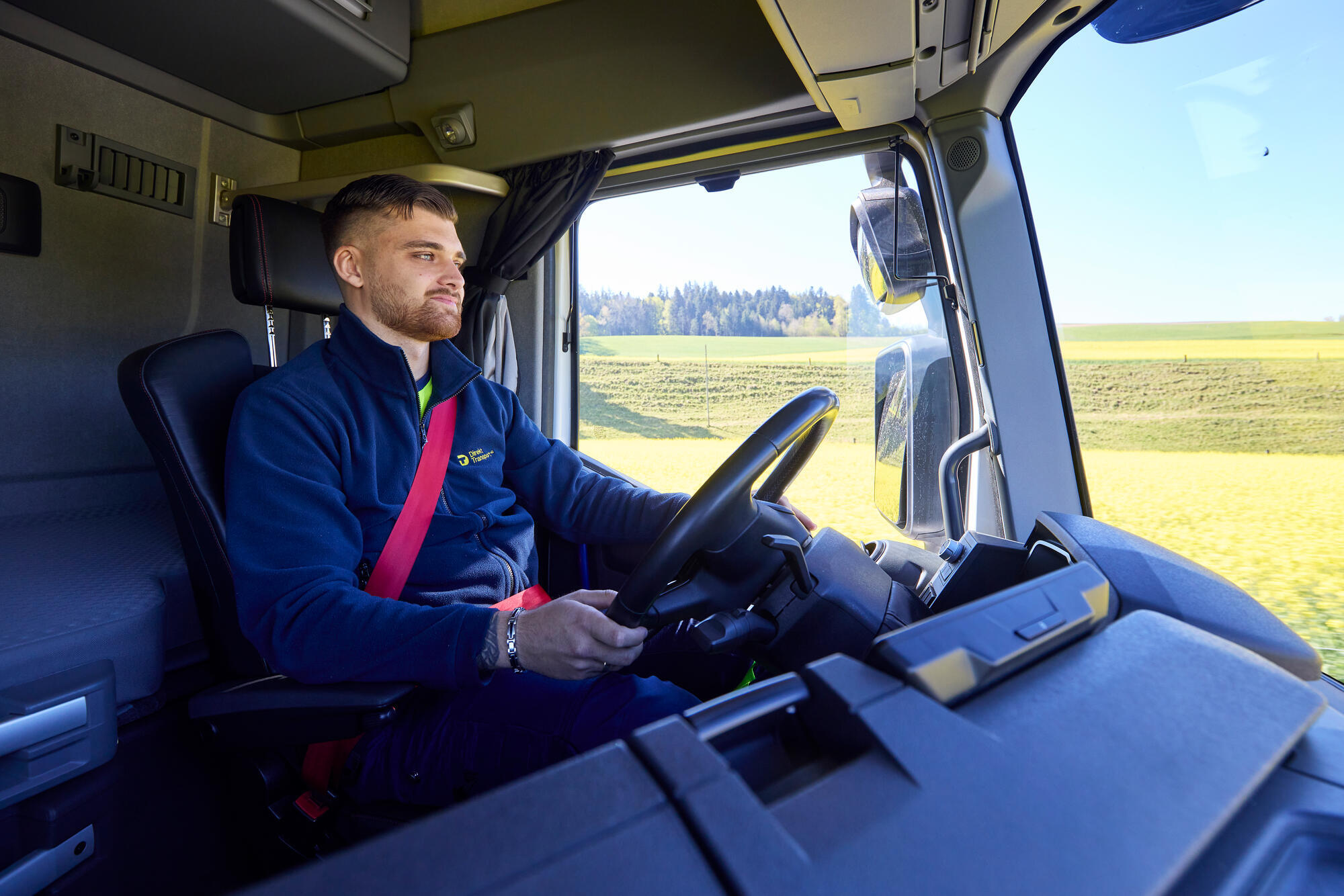 Renault Trucks is producing a series of customer testimonials highlighting: - its expertise in supporting companies in decarbonising their transport fleets, - the concrete benefits for customers (environmental, economic, operational) of our advisory/consulting approach throughout their decarbonisation project, - the role of our company as a trusted partner in these complex projects.