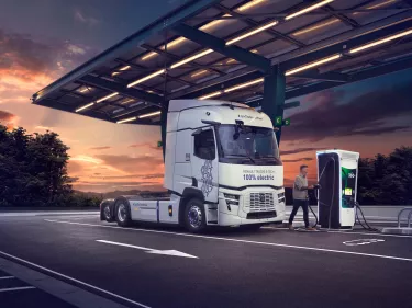 Renault Trucks E-Tech T 780 about to be charged