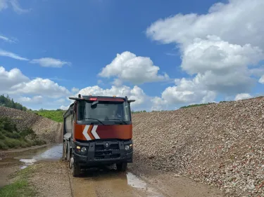 Renault Trucks Italy invited customers from various dealerships to a number of quarries to encourage them to discover and test drive its range of Renault Trucks K 8x4 vehicles, model year 2025