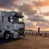 Renault Trucks T High driver enjoys a break