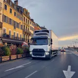 Renault Trucks D Wide 19 tonnes equipped with a Lamberet refrigerated body: city traffic and delivery
