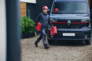 Renault Trucks Master Red EDITION Exclusive - van in the yard of a detached house with craftsmen installing photovoltaic panels - lifestyle