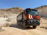 Renault Trucks Italy invited customers from various dealerships to different quarries to encourage them to discover and test drive its range of Renault Trucks K 8x4 vehicles, MY 2025.