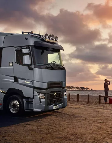 Renault Trucks T High driver enjoys a break