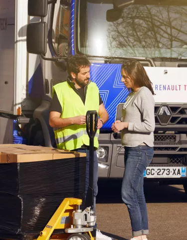 Man and woman talking in fonr tof Renault Trucks E-Tech D