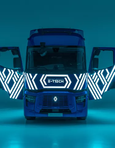 Diamand Echo: Renault Trucks lights up Europe!