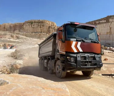 Renault Trucks Italy invited customers from various dealerships to different quarries to encourage them to discover and test drive its range of Renault Trucks K 8x4 vehicles, MY 2025.